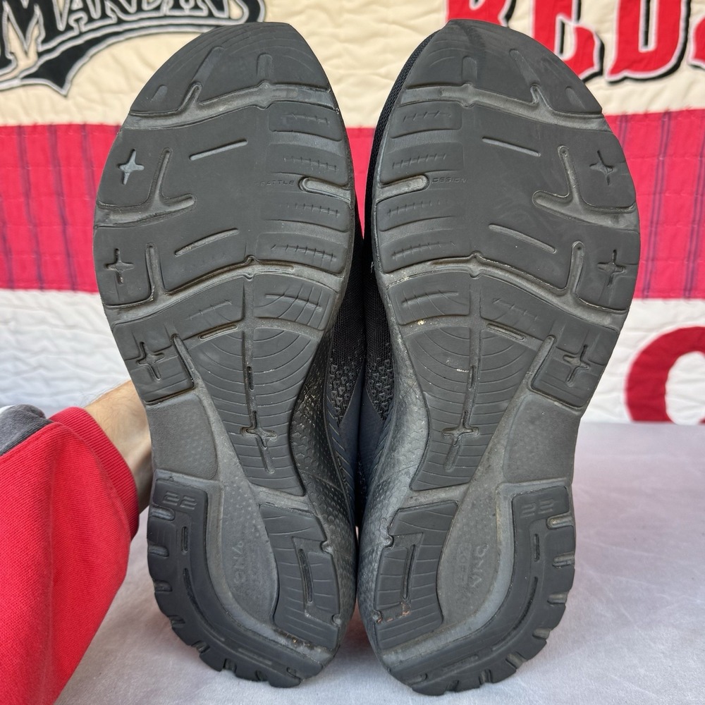 Size 11 - Brooks Adrenaline GTS 22 Men Shoes Sneakers Black Ebony 1103661D020‎ - Picture 9 of 11